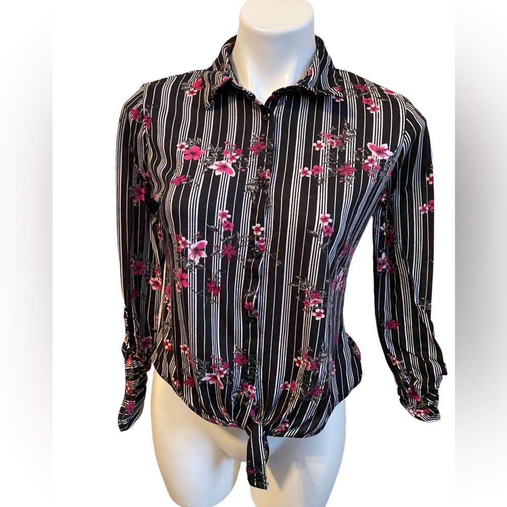 Rue 21 size medium button down top